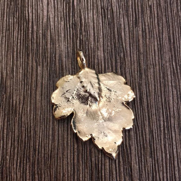 Gold Plated Leaf Pendant Maple Leaf? - Picture 2 of 8